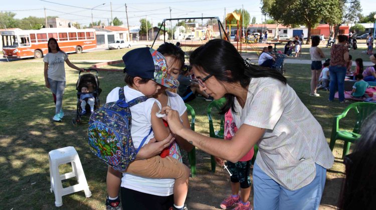 Vacunación y actividades preventivas en la primera Feria de la Integración