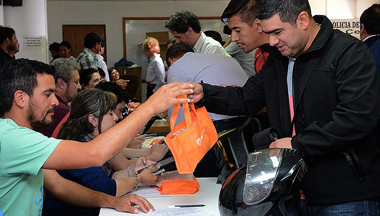 Comenzó la entrega de tablets a los policías de la provincia