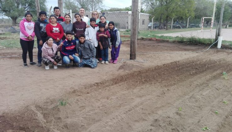 Alumnos de la Escuela “Pablo Pizzurno” se capacitaron sobre huertas ecológicas