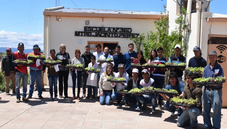 Más de 90 familias de Belgrano recibieron los kits para armar su huerta