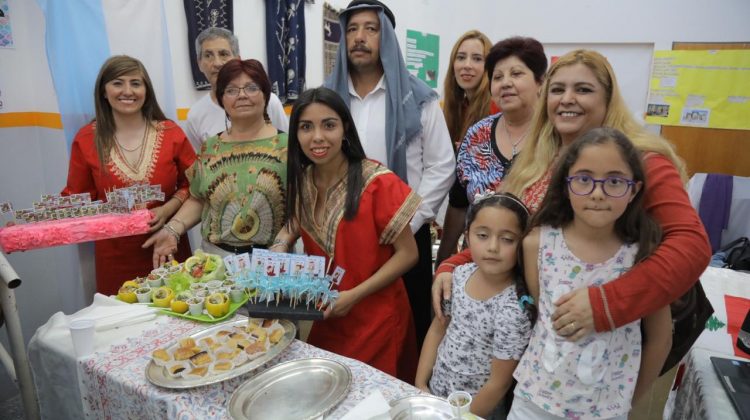 El Instituto de Idiomas festejó su 12º aniversario con música, cultura y una muestra gastronómica