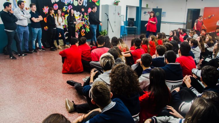 Jóvenes del secundario ya realizan su test vocacional gratuito