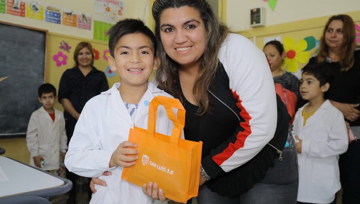 Más de 6 mil foldscope entregados a alumnos de escuelas rurales y del interior