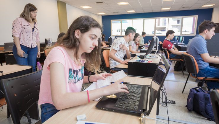 Más de 100 alumnos rindieron el examen de Mega Programadores en la ULP