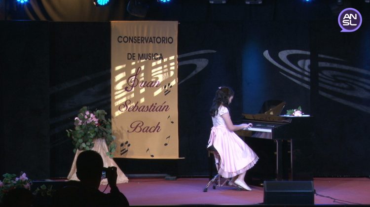 Alumnos del Conservatorio “Juan Sebastián Bach” llenaron de música el Salón Blanco