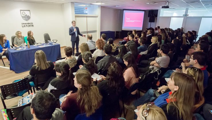 Los docentes de las escuelas públicas digitales, rurales y generativas se capacitan en Google for Education