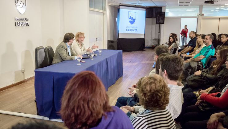 El ministro de Desarrollo Social y la rectora de la ULP mantuvieron un encuentro con los Programadores 3.0 que pertenecen al Plan Solidario