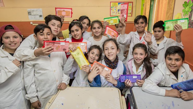 Continúa la entrega de foldscopes y tabletas, y las capacitaciones en Sistema de Gestión Educativa