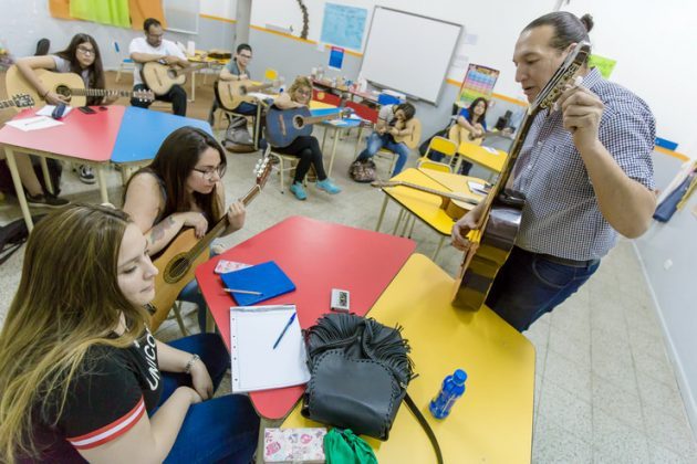 Más de 500 alumnos ya iniciaron las clases en la Escuela de Música de la ULP