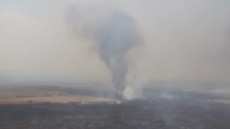 Controlan focos de incendios en distintos puntos de la provincia