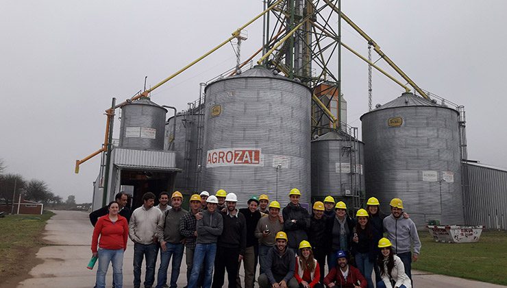 Alumnos y docentes de la FICA visitaron la Agrozal