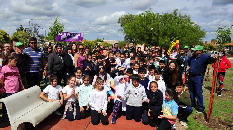 El Gobierno inauguró en La Punta una plaza que integra a un amplio barrio