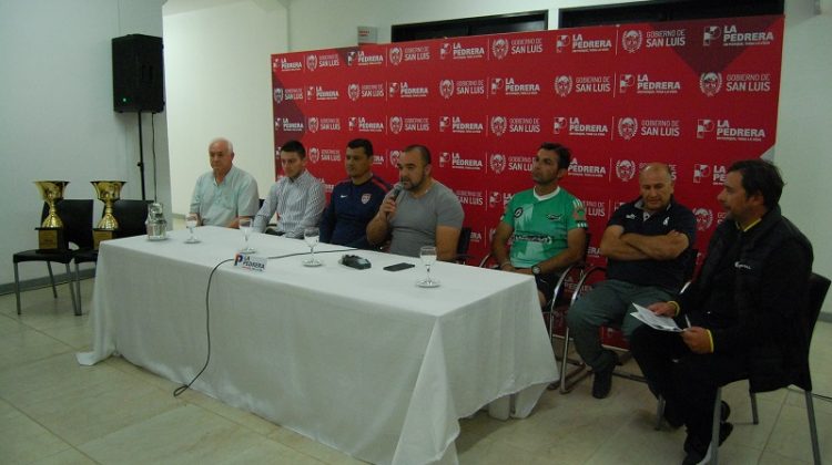 Fin de semana con desafío de arqueros, fútbol femenino y carrera de autos eléctricos