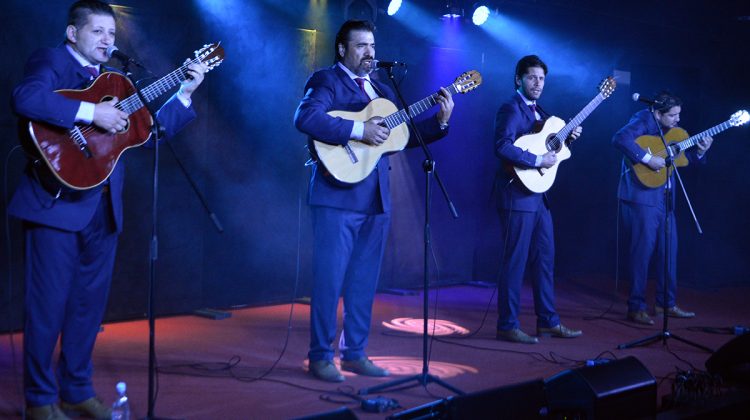 Las Voces del Chorillero se presentaron en el Salón Blanco