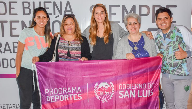 El Club 4 de Junio de Quines recibió equipamiento y viajará a un torneo nacional