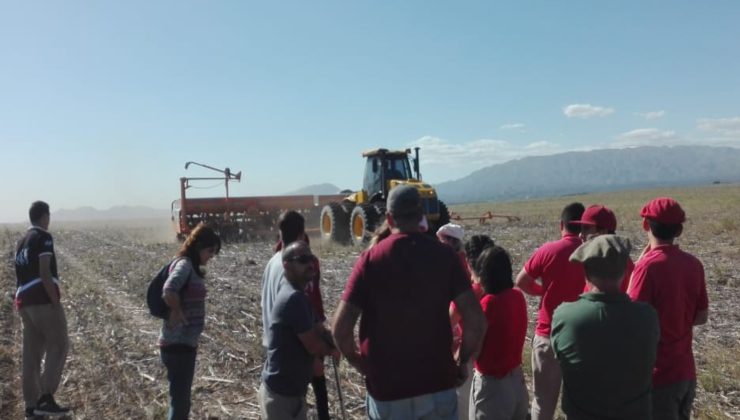 La educación técnica pone los pies en el campo