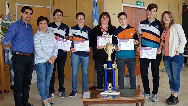 El Ministerio de Educación de San Luis distinguió a alumnos que brillaron en Uruguay