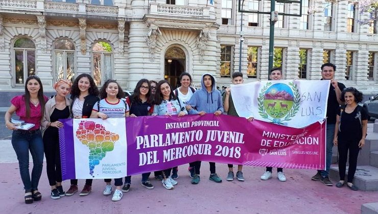 Alumnos de tres escuelas representaron a San Luis en el 9º Encuentro Nacional del Parlamento Juvenil del Mercosur