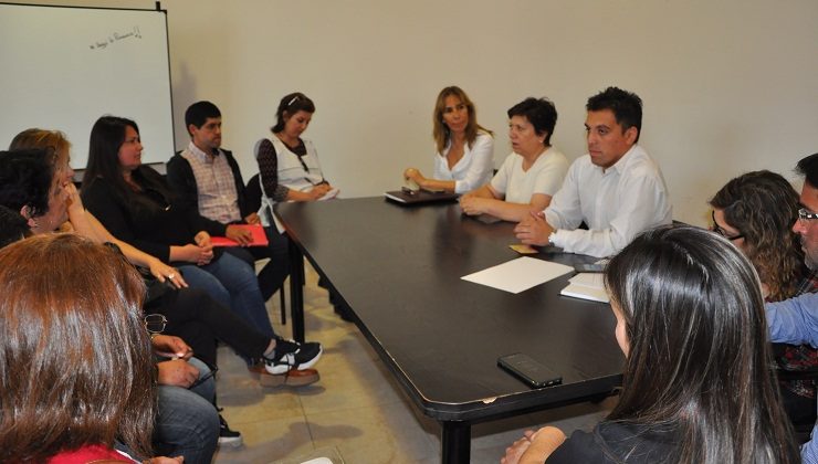 Funcionarios de Educación se reunieron con docentes de la escuela de San Jerónimo