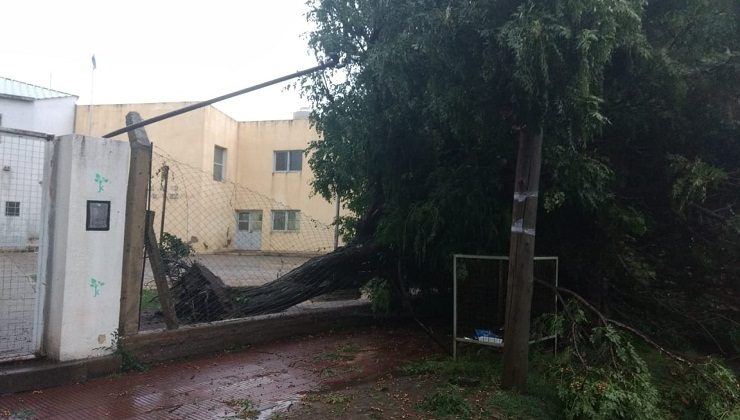 Por la tormenta del jueves, suspendieron las clases en tres escuelas