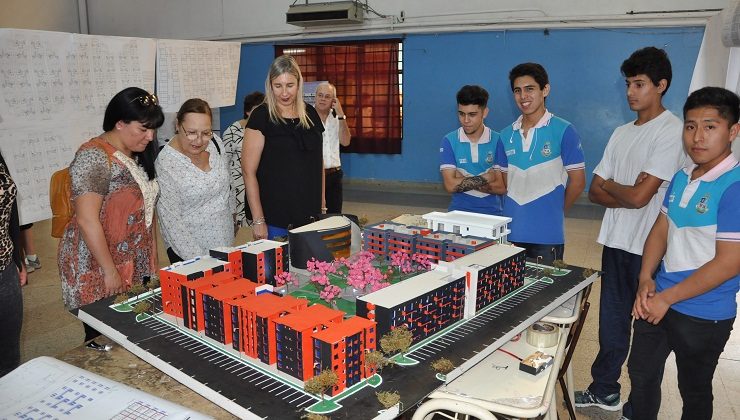 Alumnos de la Escuela Técnica “Álvarez Condarco” se lucieron en la expo de la institución