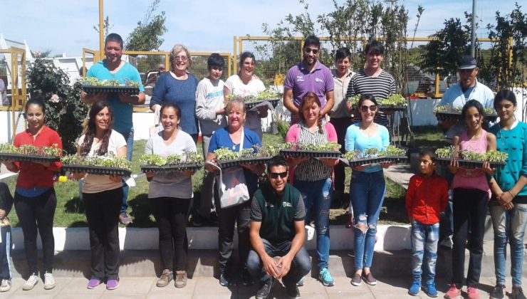 Huertas familiares y alimentación saludable, los ejes de un plan que llegó a cinco nuevos parajes