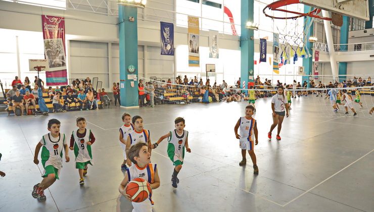 Realizaron un encuentro de mini básquet con más de 350 niños en el Campus ULP