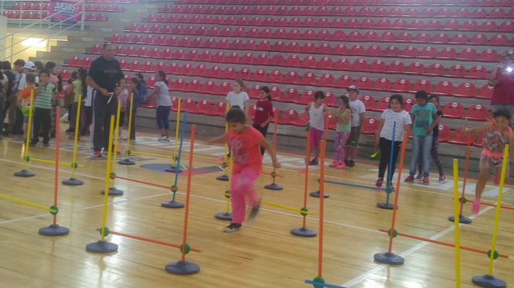 Alumnos de escuelas rurales tuvieron su encuentro de Juegos Intercolegiales en el Parque “La Pedrera”