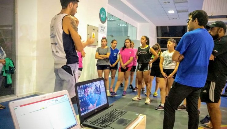 Jugadores de Los Teros Rugby fueron evaluados en la sala de biomecánica