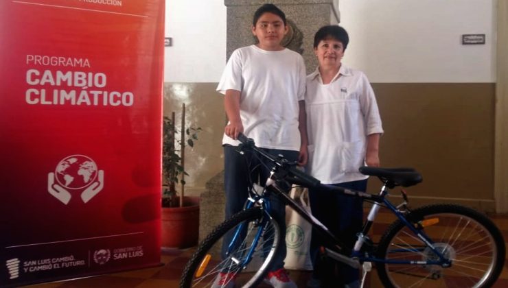 Los ganadores de Villa Mercedes y Juan Jorba recibieron sus bicicletas