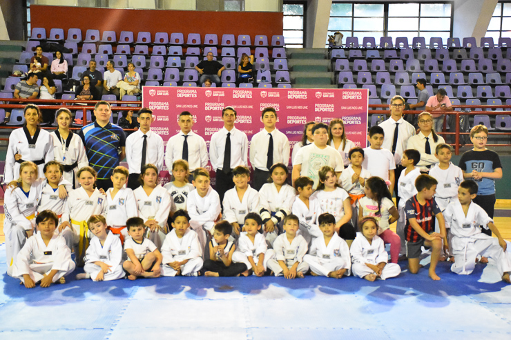 Se realizó un encuentro de taekwondo infantil en "El Ave Fénix".