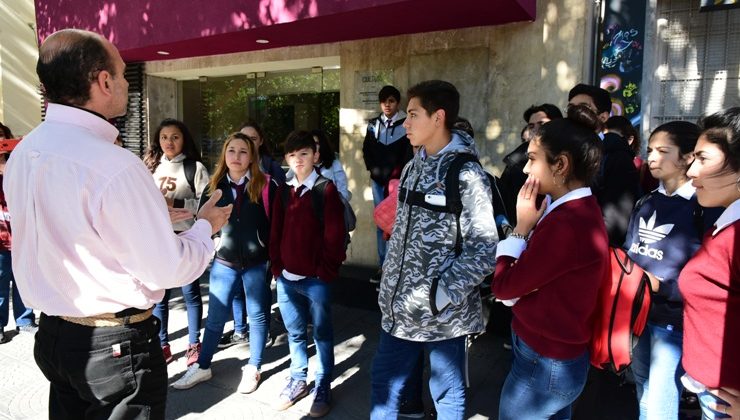 Escuela de El Volcán visitó el edificio de Cultura