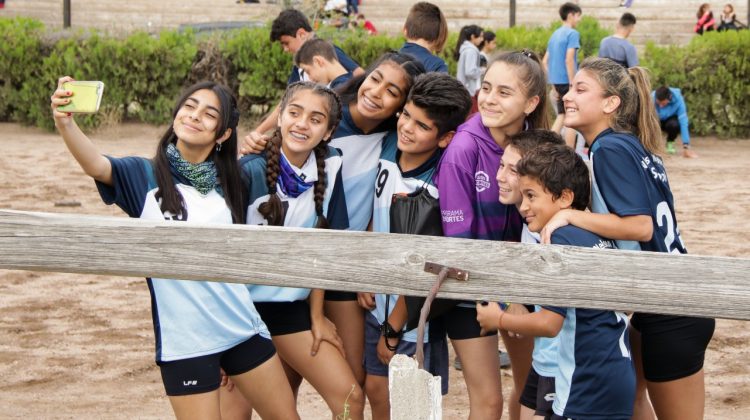 A poco de empezar su construcción, la nueva pista de atletismo recibió a los Juegos Intercolegiales Deportivos