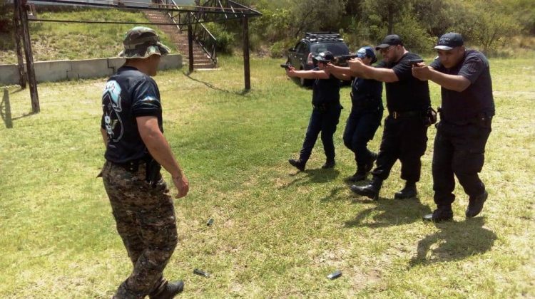 Capacitaron a policías y penitenciarios en tiro táctico