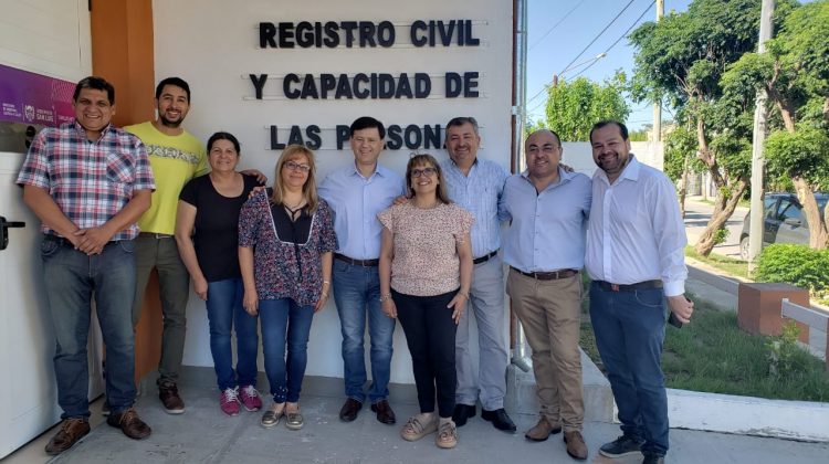 El ministro Mones Ruiz visitó el registro civil de Naschel