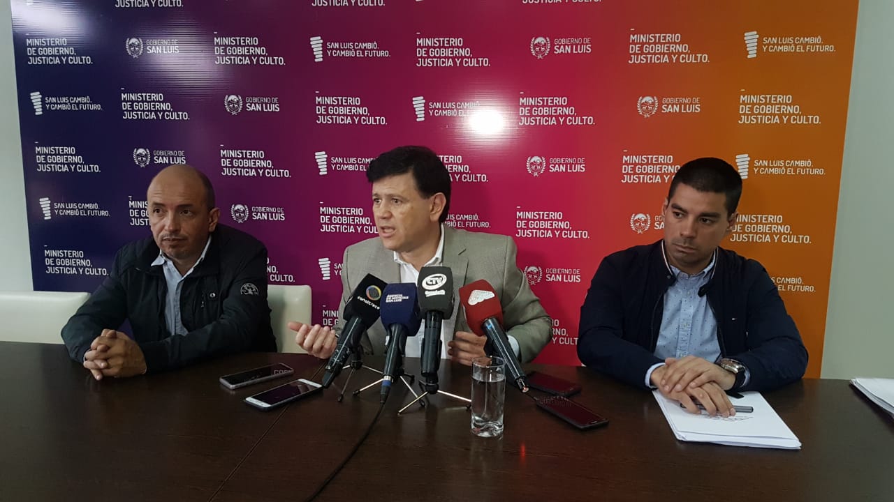 “El gobierno de Macri está dejando al país sin transporte”, El ministro de Gobierno, Justicia y Culto, Eduardo Mones Ruiz.