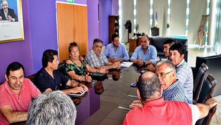 El ministro González se reunió con los representantes de titulares de taxis