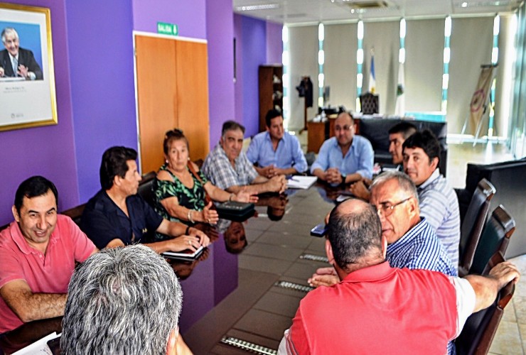 El ministro González se reunió con los representantes de titulares de taxis.
