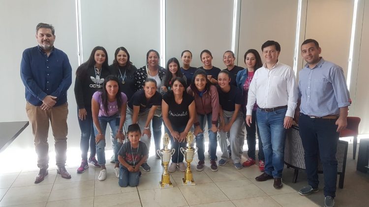 Merecido reconocimiento a las jugadoras de Estancia Grande