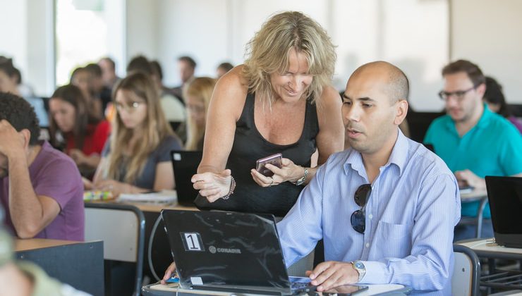 Más de 300 docentes rindieron el examen simulador de Google