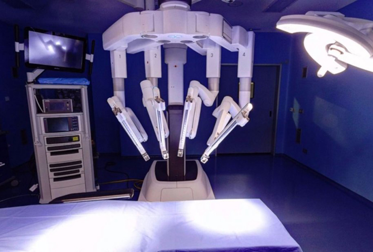 El Gobierno de la Provincia elabora un proyecto para implementar el robot quirúrgico “Da Vinci”.