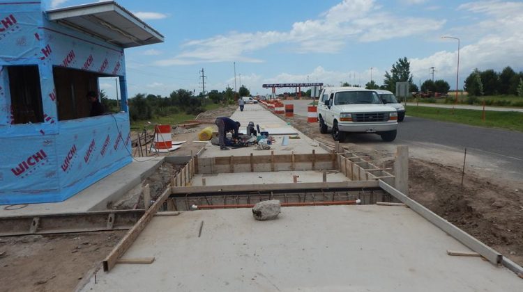 Progresa la instalación de una balanza integral en el peaje de Santa Rosa