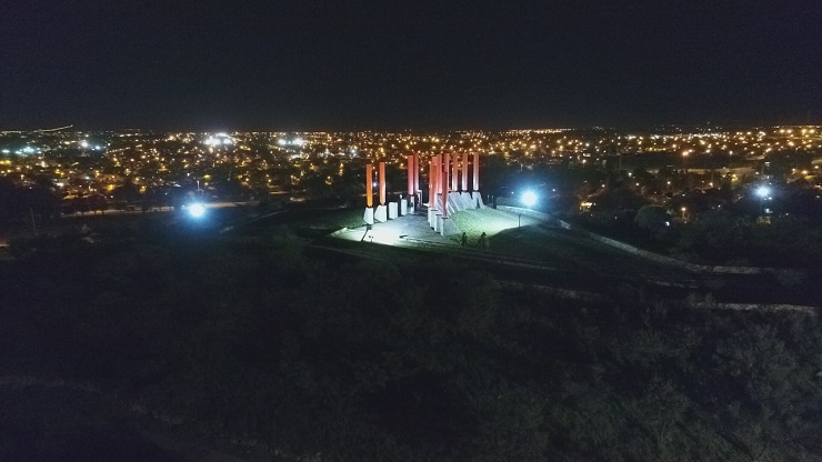 Sueño cumplido: iluminaron la Plaza del Cerro