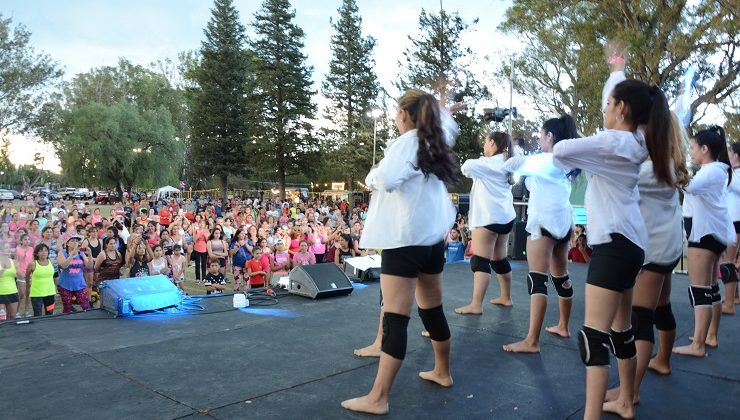 El Parque de las Naciones bailó al ritmo de la zumba