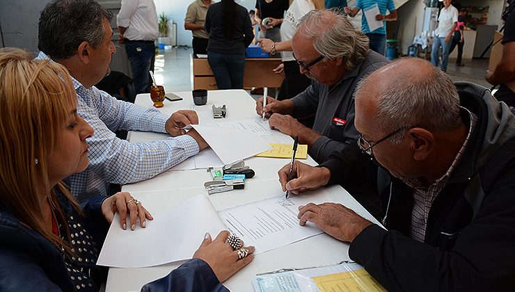 Cientos de taxistas ya se anotaron para acceder al crédito solidario de la Provincia