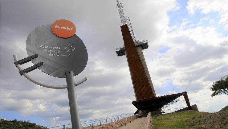 Muestra en el Hito del Bicentenario