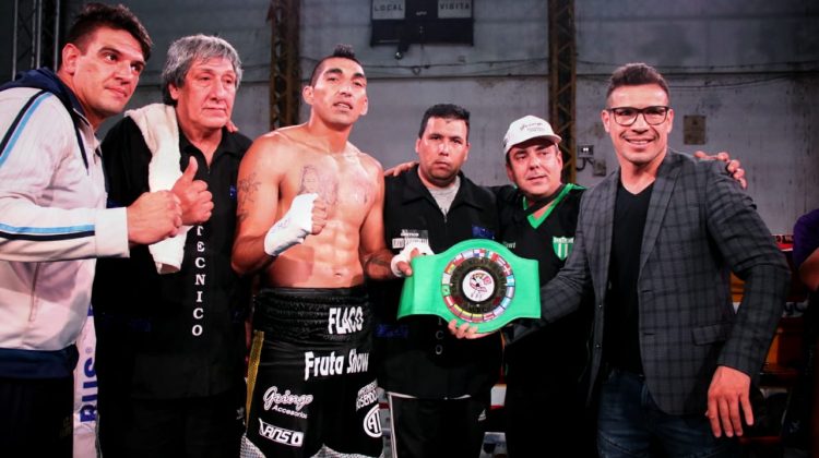 El “Flaco” Aumada ganó en el primer round y retuvo el título latino