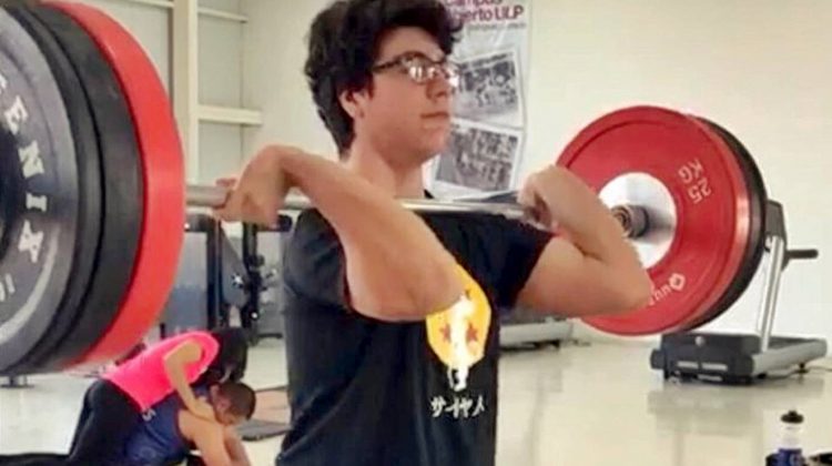 Representante de levantamiento olímpico del Campus competirá en el Abierto de Powerlifting 2018