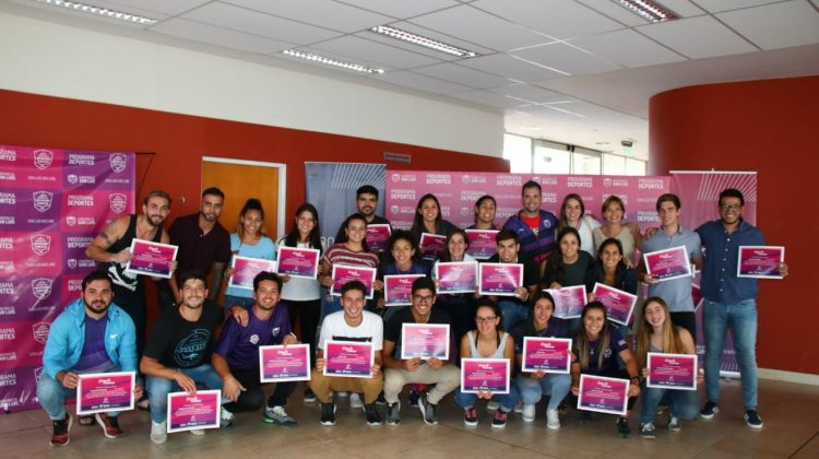 Deportes premió a la delegación puntana que participó en los Juegos Argentinos de Playa 2018