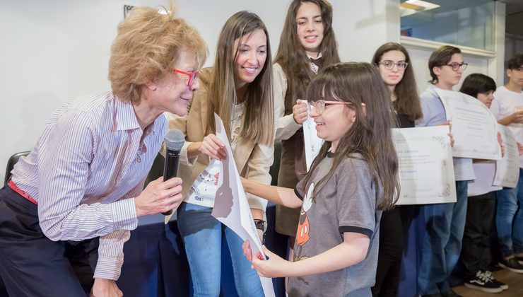 La senadora nacional Eugenia Catalfamo entregó reconocimientos a los ganadores de Mini y Mega Programadores